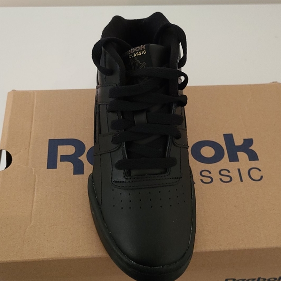 New Sneakers🔥SOLD🔥 - Picture 2 of 4